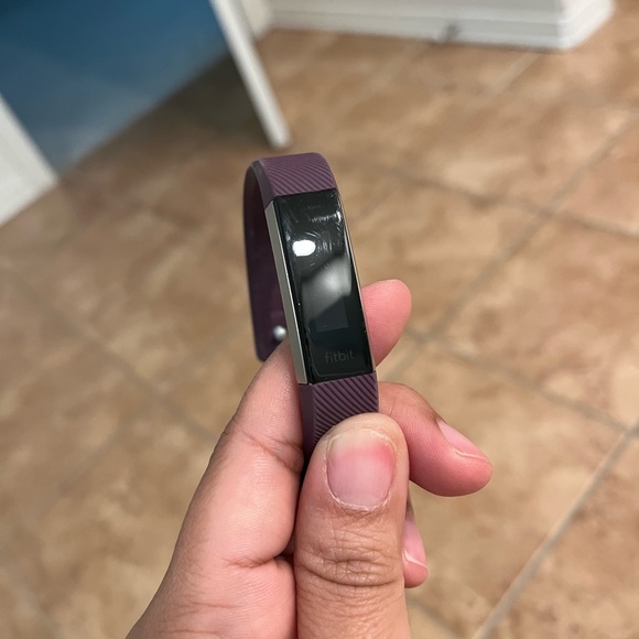 FitBit Alta HR size small with box and bands - Picture 5 of 5